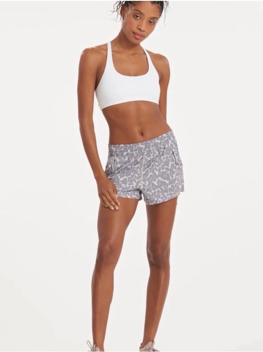 Vuori Dash Shorts in Opal Spots Gray White size XS